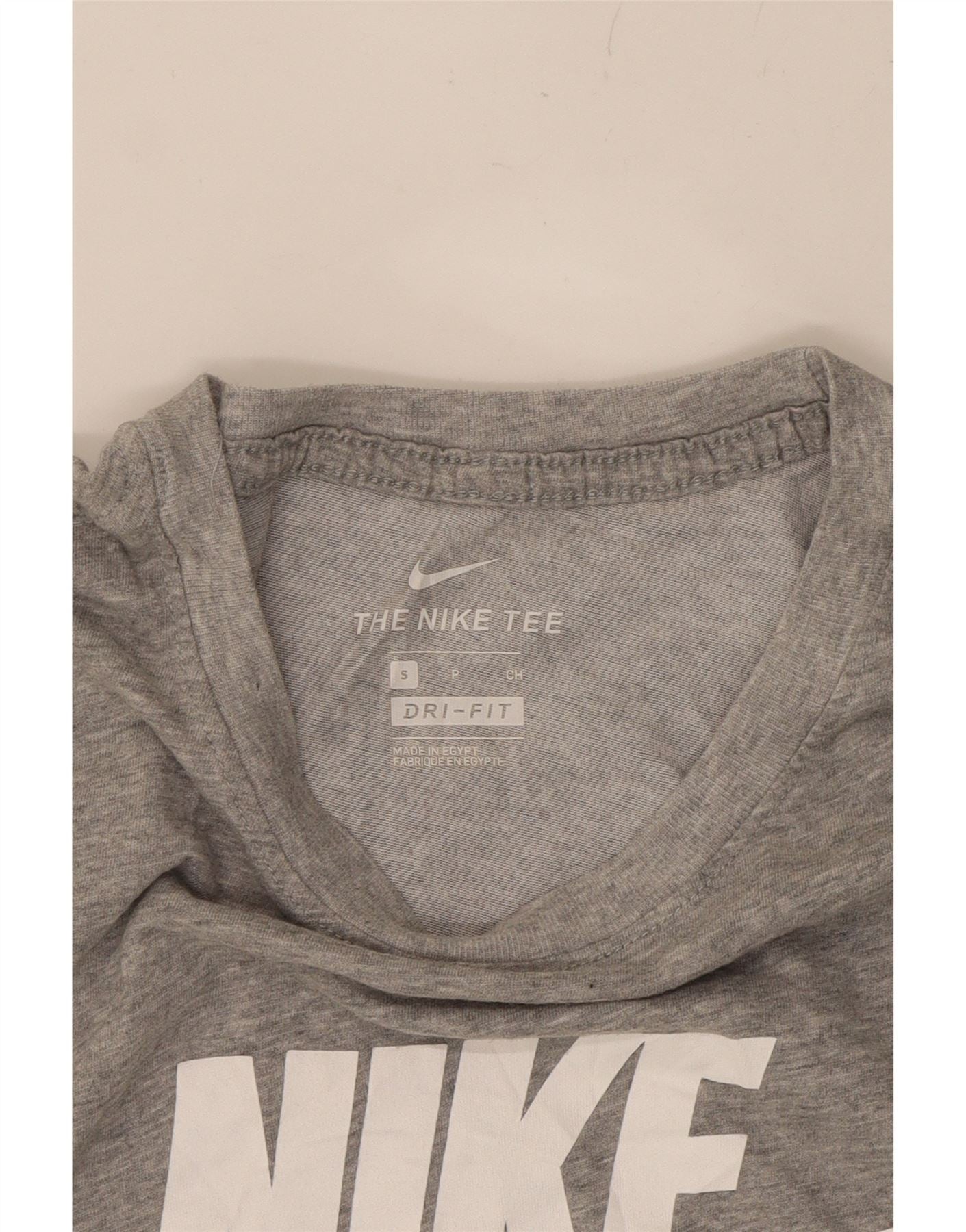 NIKE Mens Dri Fit Graphic T-Shirt Top Small Grey Cotton Vintage Nike and Second-Hand Nike from Messina Hembry
