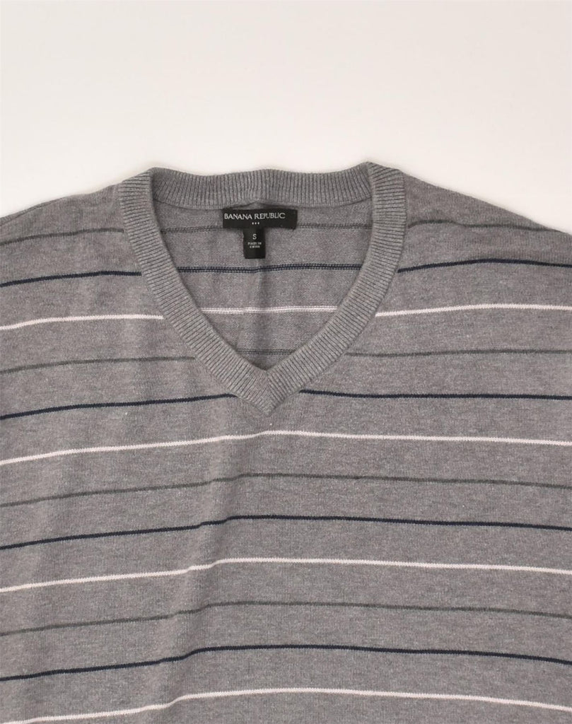 BANANA REPUBLIC Mens V-Neck Jumper Sweater Small Grey Striped Cotton | Vintage Banana Republic | Thrift | Second-Hand Banana Republic | Used Clothing | Messina Hembry 