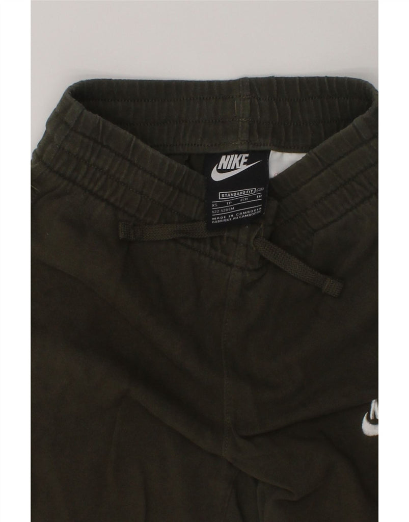 NIKE Boys Standard Fit Sport Shorts 6-7 Years XS Khaki Cotton | Vintage Nike | Thrift | Second-Hand Nike | Used Clothing | Messina Hembry 