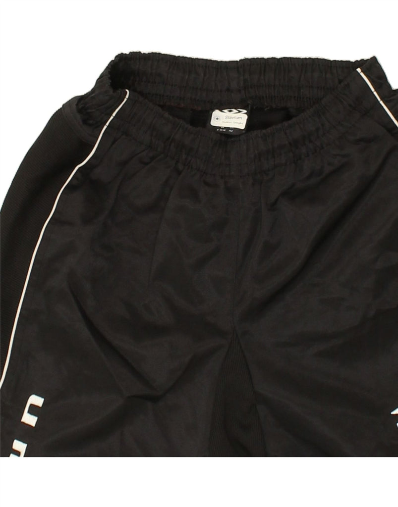 UMBRO Boys Bermuda Sport Shorts 9-10 Years Black Polyester | Vintage Umbro | Thrift | Second-Hand Umbro | Used Clothing | Messina Hembry 