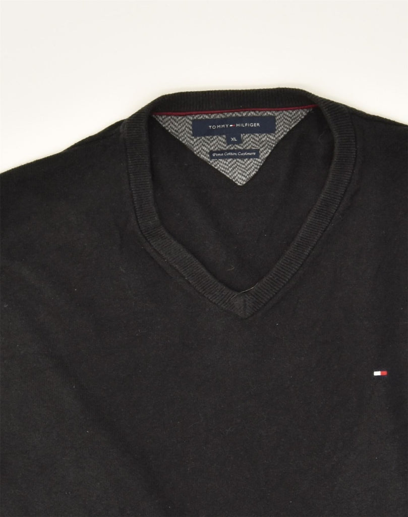 TOMMY HILFIGER Mens V-Neck Jumper Sweater XL Black Cotton | Vintage Tommy Hilfiger | Thrift | Second-Hand Tommy Hilfiger | Used Clothing | Messina Hembry 