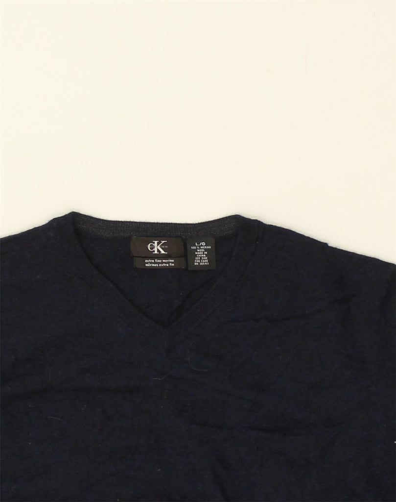 CALVIN KLEIN Mens V-Neck Jumper Sweater Large Navy Blue Merino Wool | Vintage Calvin Klein | Thrift | Second-Hand Calvin Klein | Used Clothing | Messina Hembry 