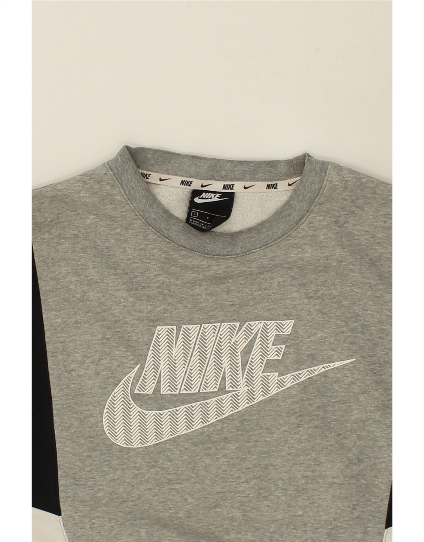Мужской свитер NIKE с графическим рисунком, маленький серый хлопковый джемпер с цветными блоками | Винтажные Найки | Бережливость | Подержанные Nike | Одежда б/у | Мессина Хембри