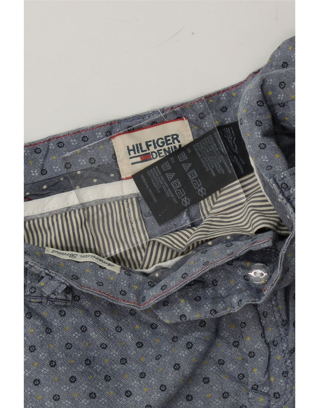 TOMMY HILFIGER Womens Chino Shorts Medium W30  Blue Floral Cotton Vintage Tommy Hilfiger and Second-Hand Tommy Hilfiger from Messina Hembry 