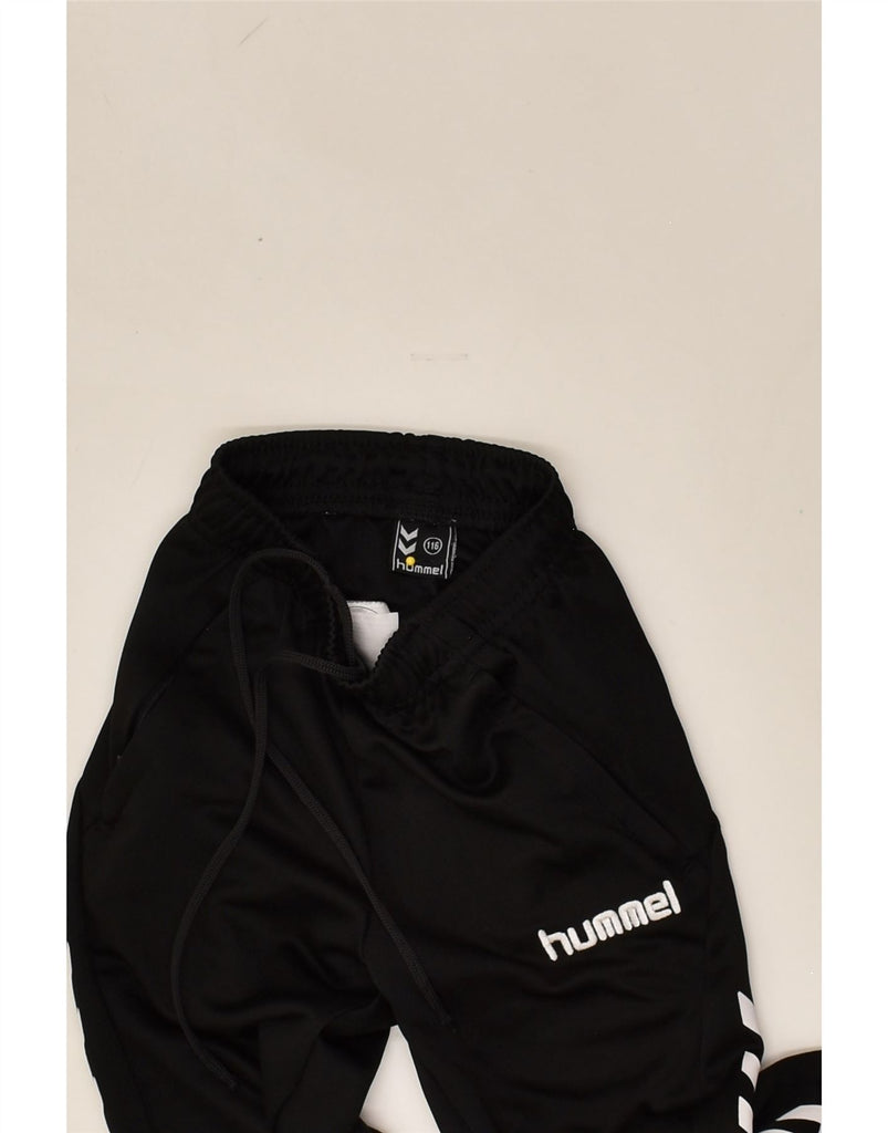 HUMMEL Boys Graphic Tracksuit Trousers 5-6 Years Black Polyester | Vintage Hummel | Thrift | Second-Hand Hummel | Used Clothing | Messina Hembry 