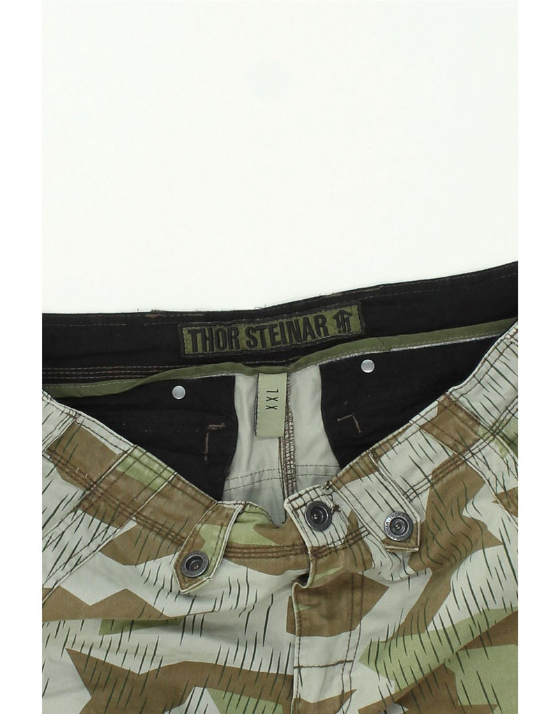 VINTAGE Mens Cargo Shorts 2XL W42 Green Camouflage Cotton Vintage Vintage and Second-Hand Vintage from Messina Hembry 