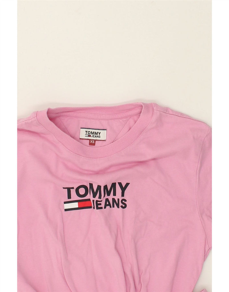 TOMMY HILFIGER Womens Crop Graphic T-Shirt Top UK 6 XS Pink Cotton | Vintage Tommy Hilfiger | Thrift | Second-Hand Tommy Hilfiger | Used Clothing | Messina Hembry 