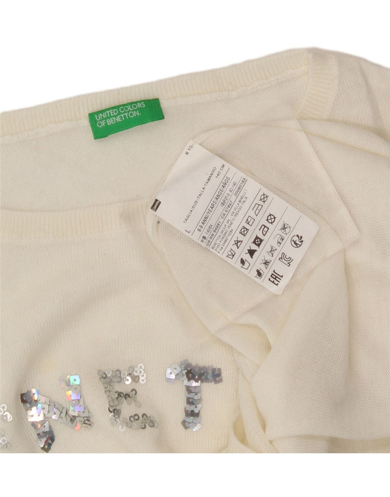 BENETTON Girls Graphic Boat Neck Jumper Sweater 8-9 Years Large Off White Vintage Benetton and Second-Hand Benetton from Messina Hembry 