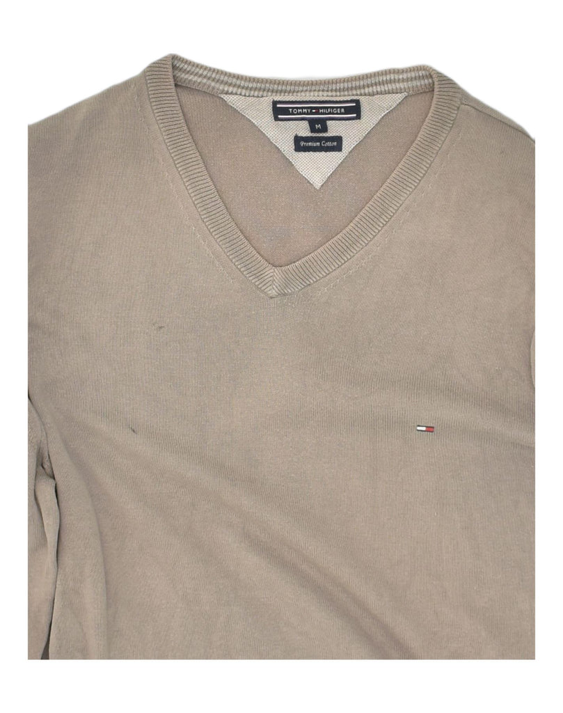 TOMMY HILFIGER Mens V-Neck Jumper Sweater Medium Brown Cotton | Vintage Tommy Hilfiger | Thrift | Second-Hand Tommy Hilfiger | Used Clothing | Messina Hembry 