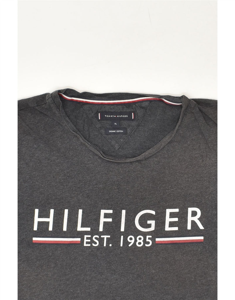 TOMMY HILFIGER Mens Graphic T-Shirt Top XL Grey Cotton | Vintage Tommy Hilfiger | Thrift | Second-Hand Tommy Hilfiger | Used Clothing | Messina Hembry 