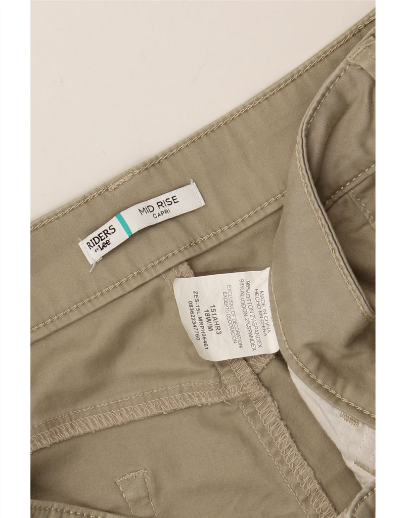 LEE Womens Riders Mid Rise Capri Trousers US 18 2XL W40 L18 Beige Cotton Vintage Lee and Second-Hand Lee from Messina Hembry 