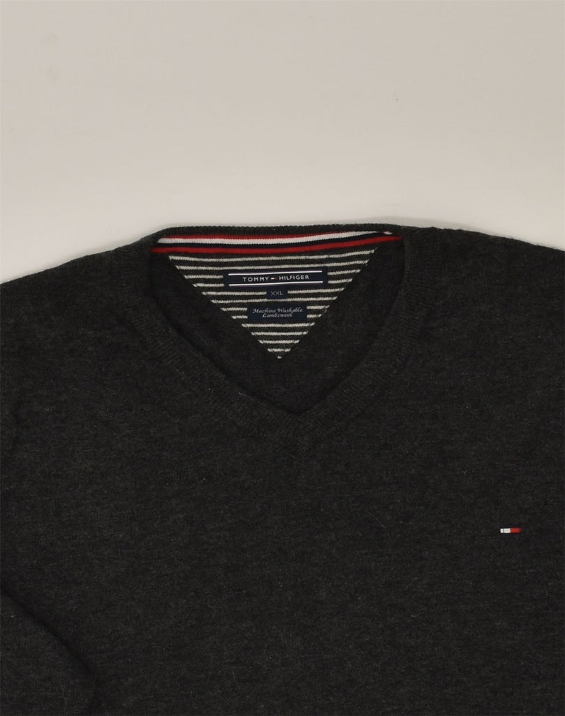 TOMMY HILFIGER Mens Slim Fit V-Neck Jumper Sweater 2XL Grey Lambswool | Vintage Tommy Hilfiger | Thrift | Second-Hand Tommy Hilfiger | Used Clothing | Messina Hembry 