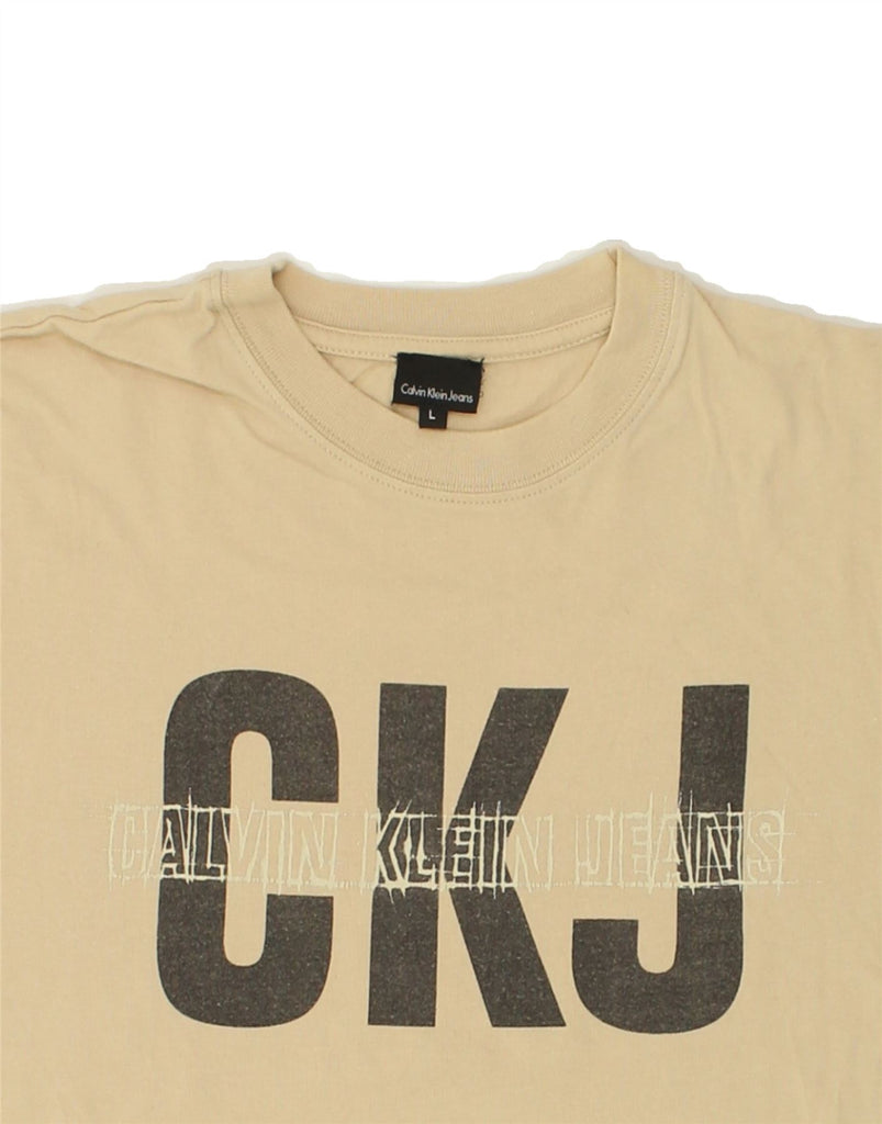 CALVIN KLEIN JEANS Mens Graphic T-Shirt Top Large Beige Cotton | Vintage Calvin Klein Jeans | Thrift | Second-Hand Calvin Klein Jeans | Used Clothing | Messina Hembry 