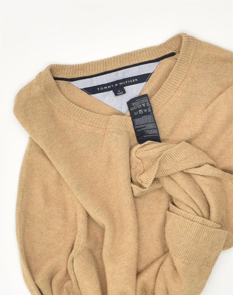 TOMMY HILFIGER Mens V-Neck Jumper Sweater Medium Beige Cotton | Vintage Tommy Hilfiger | Thrift | Second-Hand Tommy Hilfiger | Used Clothing | Messina Hembry 