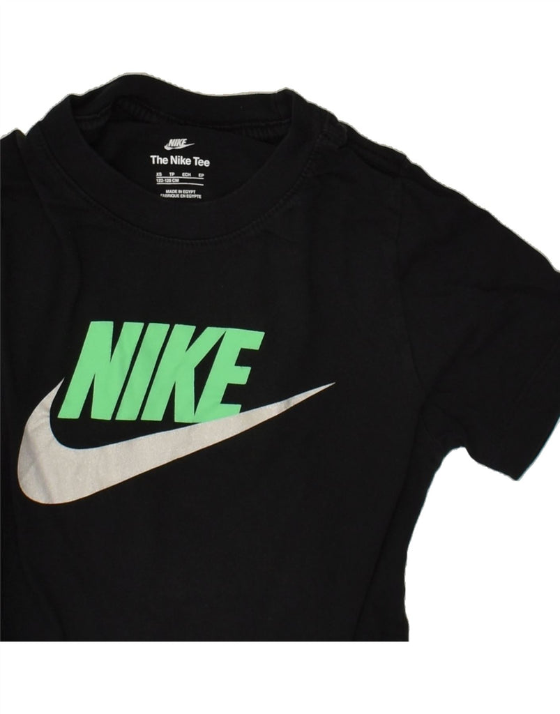NIKE Girls Graphic T-Shirt Top 7-8 Years XS Black Cotton | Vintage Nike | Thrift | Second-Hand Nike | Used Clothing | Messina Hembry 