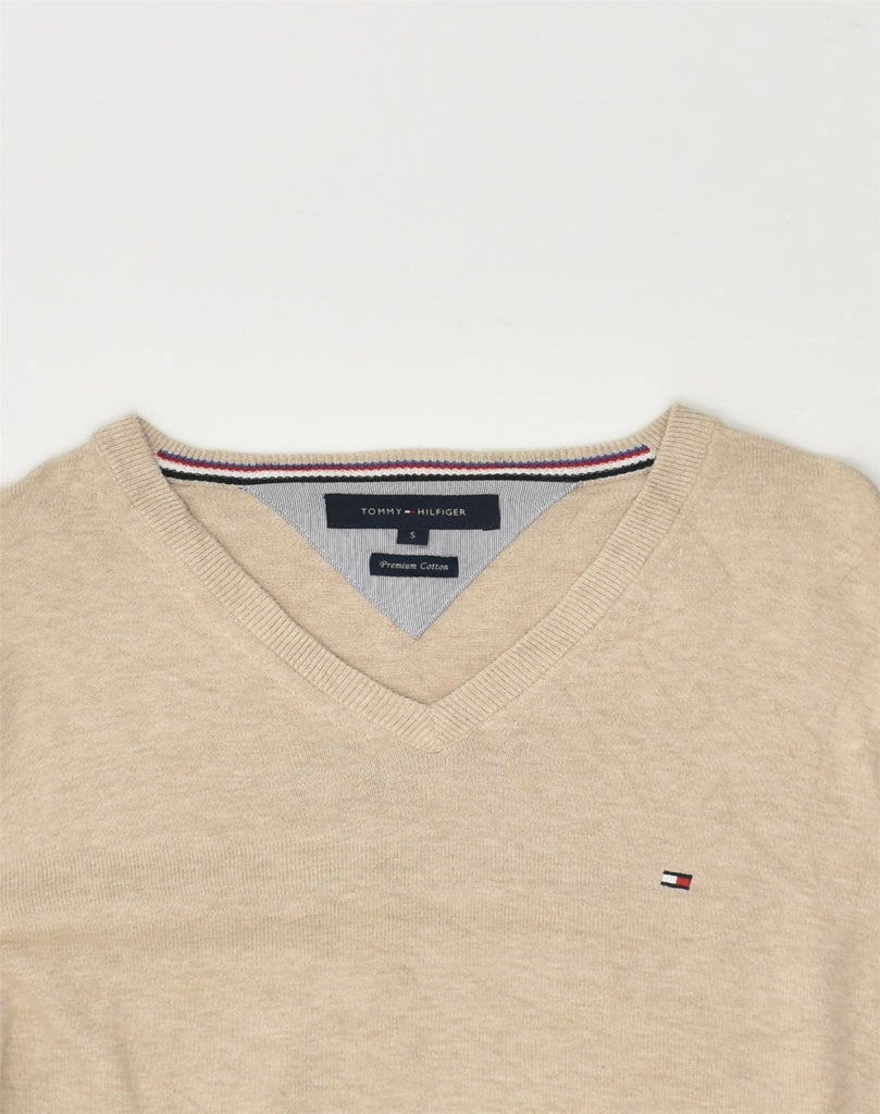 TOMMY HILFIGER Mens V-Neck Jumper Sweater Small Beige Cotton | Vintage Tommy Hilfiger | Thrift | Second-Hand Tommy Hilfiger | Used Clothing | Messina Hembry 