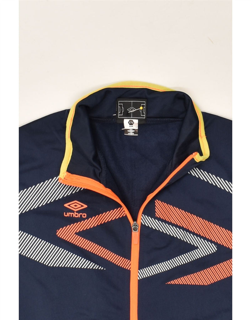 UMBRO Boys Graphic Tracksuit Top Jacket 15-16 Years Navy Blue Polyester | Vintage Umbro | Thrift | Second-Hand Umbro | Used Clothing | Messina Hembry 