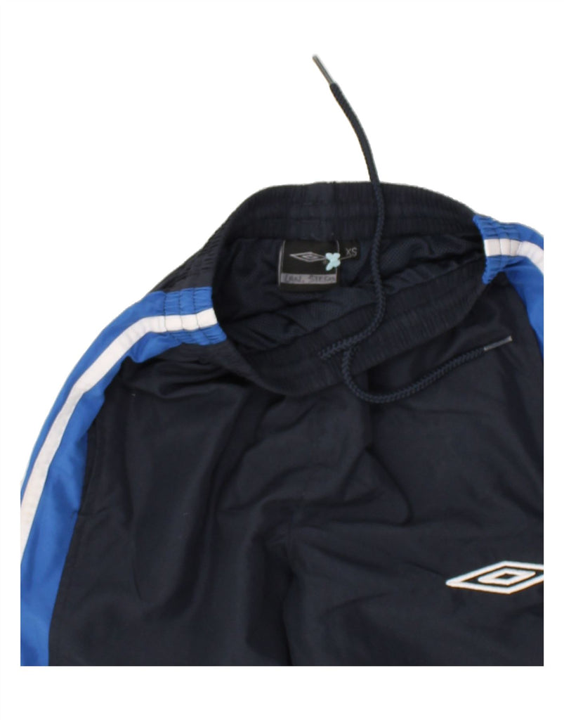 UMBRO Boys Tracksuit Trousers 5-6 Years XS Navy Blue Polyester | Vintage Umbro | Thrift | Second-Hand Umbro | Used Clothing | Messina Hembry 