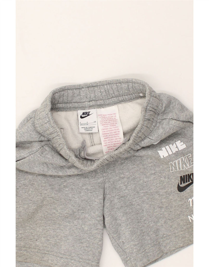 NIKE Boys Graphic Sport Shorts 8-9 Years Small  Grey Cotton | Vintage Nike | Thrift | Second-Hand Nike | Used Clothing | Messina Hembry 