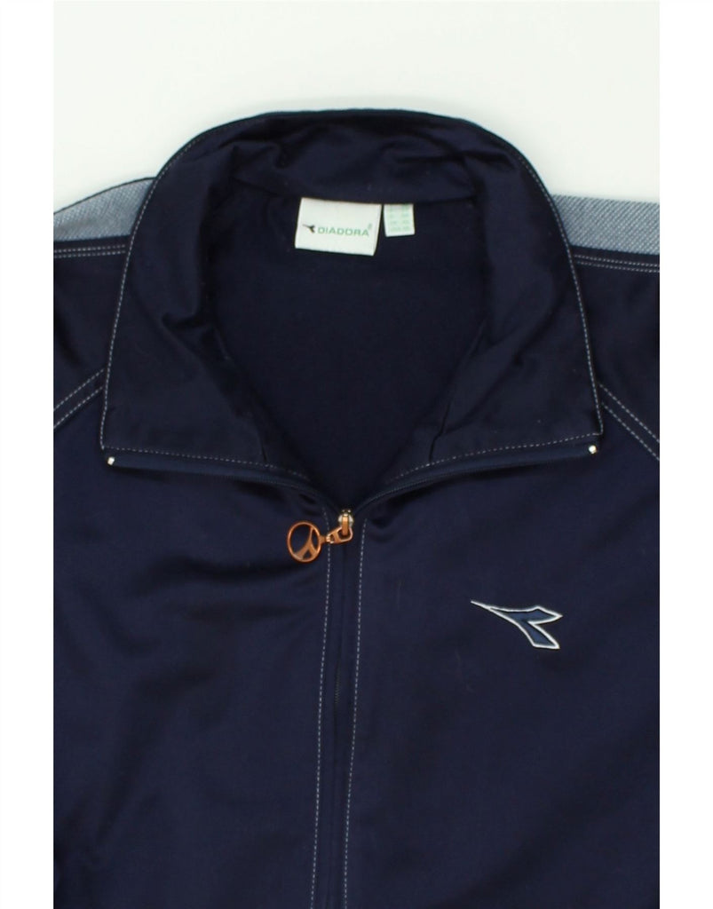 DIADORA Mens Windbreaker Jacket UK 46 3XL Navy Blue Polyester | Vintage Diadora | Thrift | Second-Hand Diadora | Used Clothing | Messina Hembry 