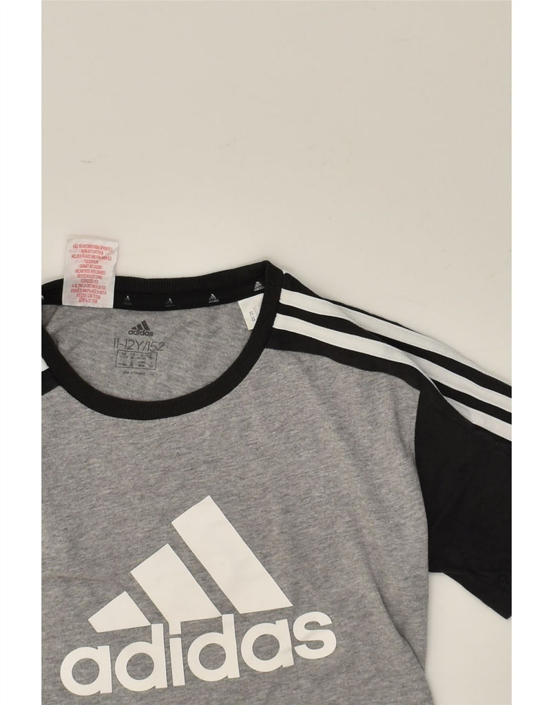 ADIDAS Boys Graphic T-Shirt Top 11-12 Years Grey Colourblock | Vintage Adidas | Thrift | Second-Hand Adidas | Used Clothing | Messina Hembry 