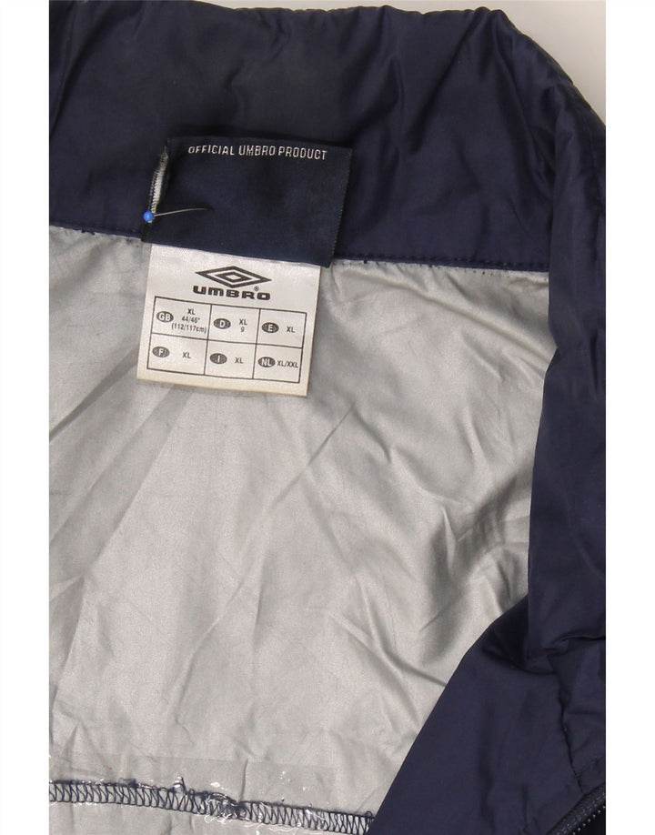 UMBRO Mens Rain Jacket UK 42 XL Navy Blue Nylon Vintage Umbro and Second-Hand Umbro from Messina Hembry 
