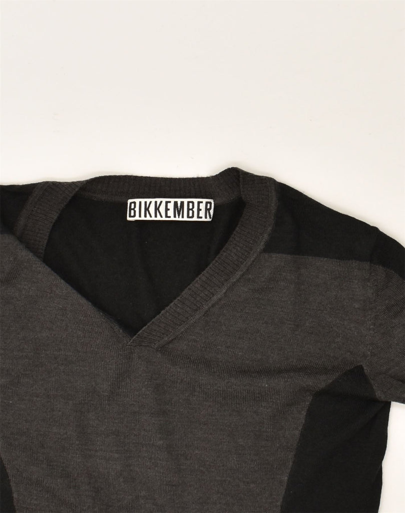 BIKKEMBERGS Womens V-Neck Jumper Sweater IT 38 XS  Grey Colourblock | Vintage Bikkembergs | Thrift | Second-Hand Bikkembergs | Used Clothing | Messina Hembry 
