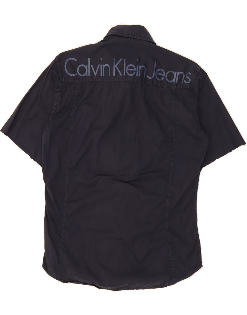 CALVIN KLEIN Mens Graphic Short Sleeve Shirt Small Navy Blue Cotton Vintage Calvin Klein and Second-Hand Calvin Klein from Messina Hembry 
