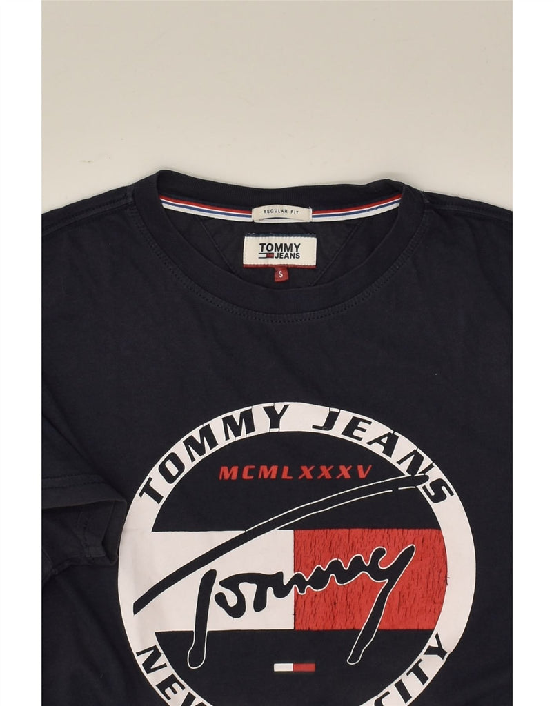 TOMMY HILFIGER Mens Regular Fit Graphic T-Shirt Top Small Navy Blue Cotton | Vintage Tommy Hilfiger | Thrift | Second-Hand Tommy Hilfiger | Used Clothing | Messina Hembry 