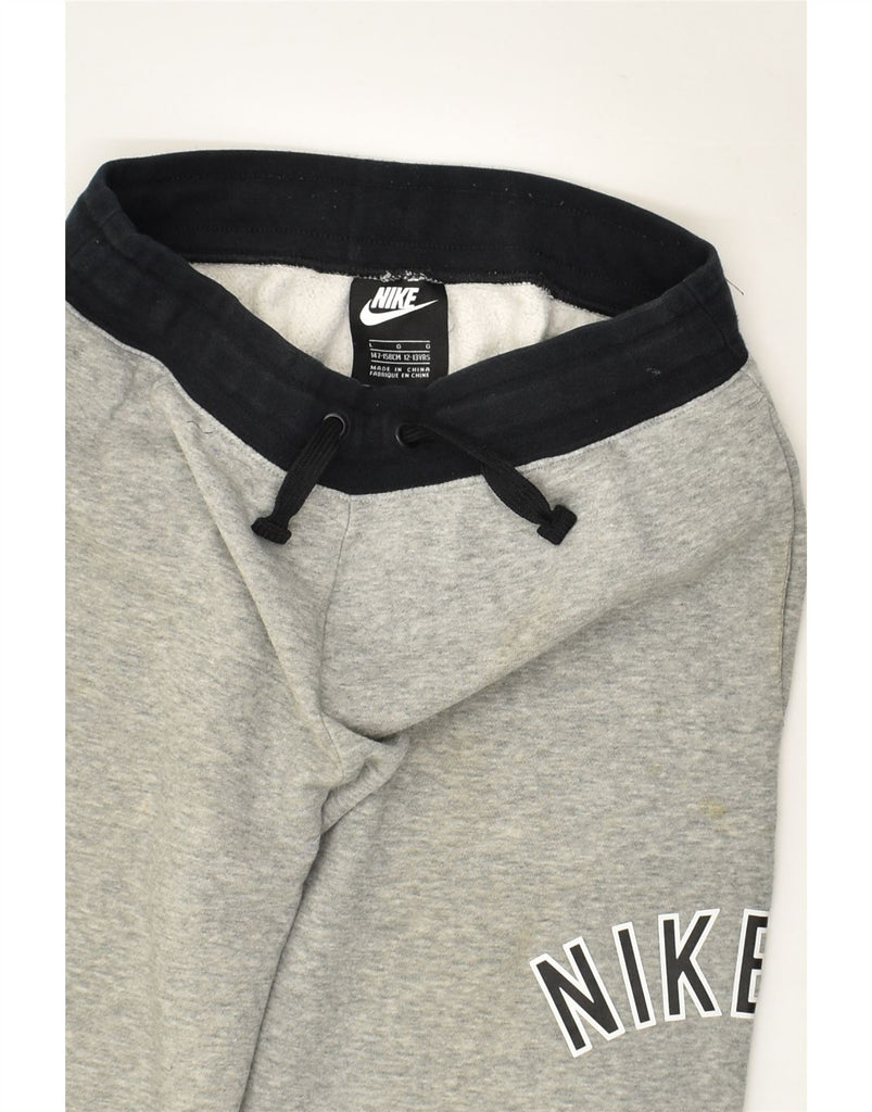 NIKE Boys Graphic Tracksuit Trousers Joggers 12-13 Years Grey Cotton | Vintage Nike | Thrift | Second-Hand Nike | Used Clothing | Messina Hembry 