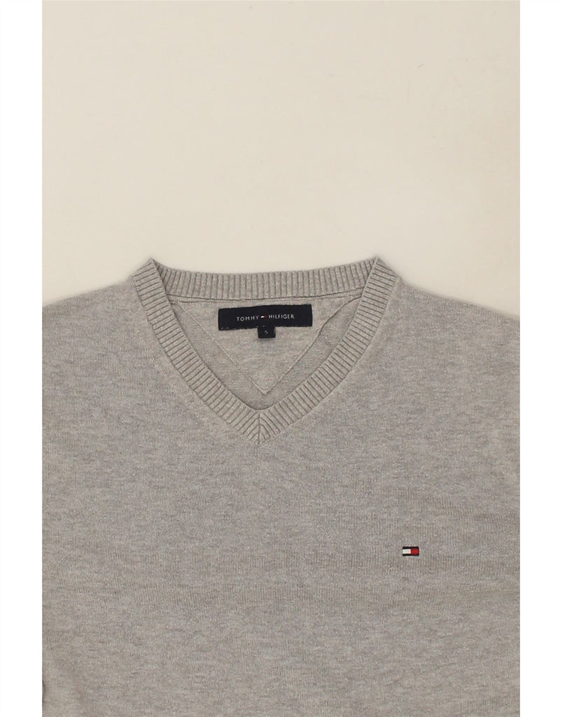 TOMMY HILFIGER Mens V-Neck Jumper Sweater Small Grey Cotton | Vintage Tommy Hilfiger | Thrift | Second-Hand Tommy Hilfiger | Used Clothing | Messina Hembry 