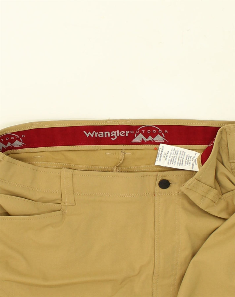 WRANGLER Mens Outdoor Slim Casual Trousers W42 L30 Khaki Nylon | Vintage Wrangler | Thrift | Second-Hand Wrangler | Used Clothing | Messina Hembry 