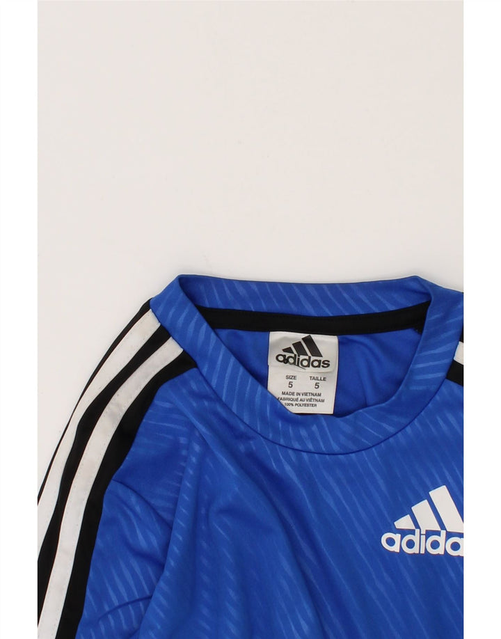 ADIDAS Boys Graphic T-Shirt Top 4-5 Years Blue Striped Polyester Vintage Adidas and Second-Hand Adidas from Messina Hembry 
