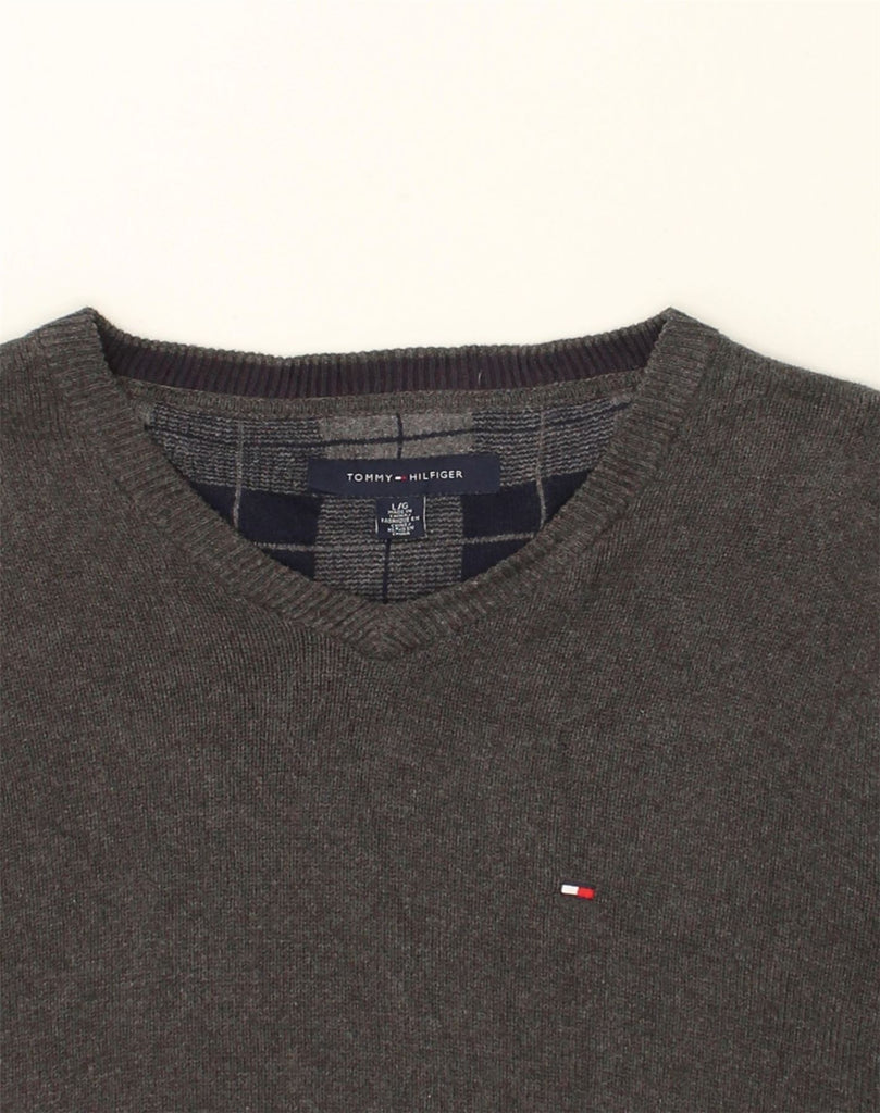 TOMMY HILFIGER Mens V-Neck Jumper Sweater Large Grey Cotton | Vintage Tommy Hilfiger | Thrift | Second-Hand Tommy Hilfiger | Used Clothing | Messina Hembry 