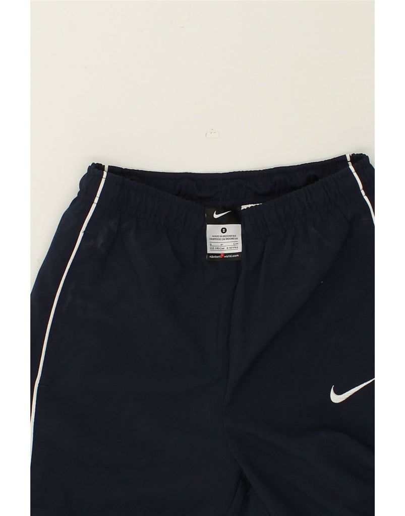 NIKE Boys Tracksuit Trousers 8-9 Years Small Navy Blue Polyester | Vintage Nike | Thrift | Second-Hand Nike | Used Clothing | Messina Hembry 