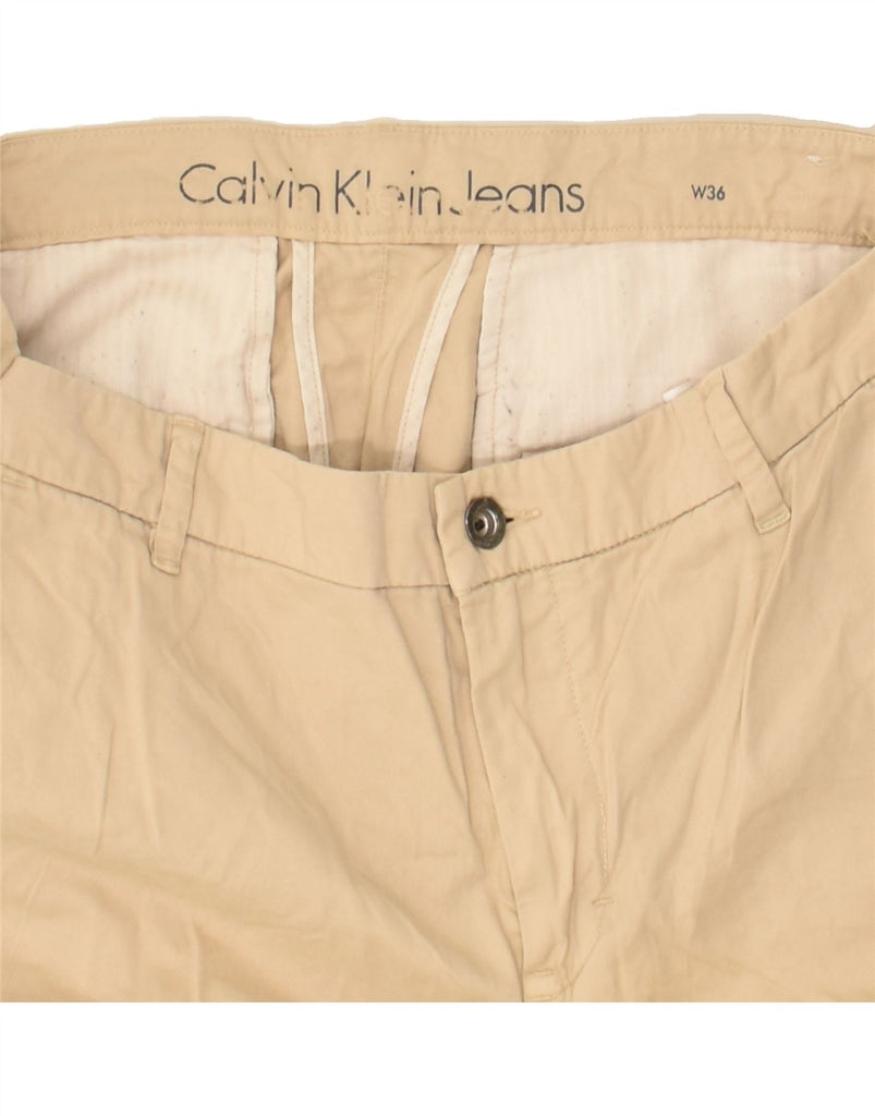 CALVIN KLEIN JEANS Mens Chino Shorts W36 Large Beige Cotton | Vintage Calvin Klein Jeans | Thrift | Second-Hand Calvin Klein Jeans | Used Clothing | Messina Hembry 