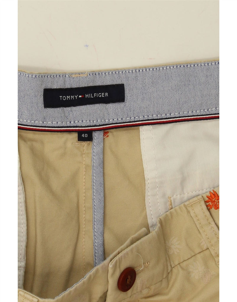 TOMMY HILFIGER Mens Abstract Pattern Chino Shorts W40 XL Beige Cotton Vintage Tommy Hilfiger and Second-Hand Tommy Hilfiger from Messina Hembry 