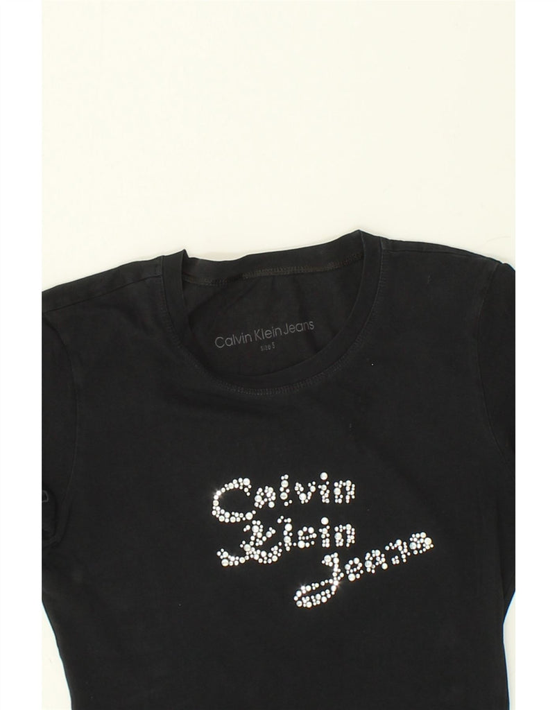 CALVIN KLEIN JEANS Girls Graphic T-Shirt Top 7-8 Years Small Black Cotton Vintage Calvin Klein Jeans and Second-Hand Calvin Klein Jeans from Messina Hembry 