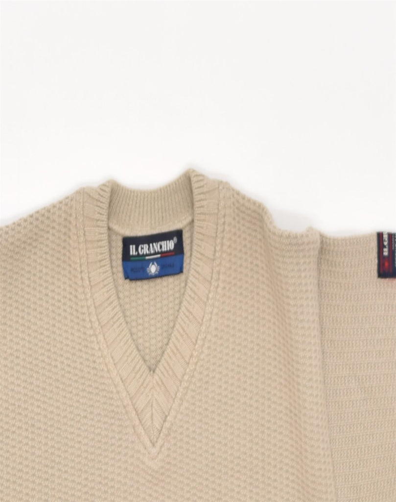 IL GRANCHIO Mens V-Neck Jumper Sweater Large Beige Acrylic | Vintage | Thrift | Second-Hand | Used Clothing | Messina Hembry 