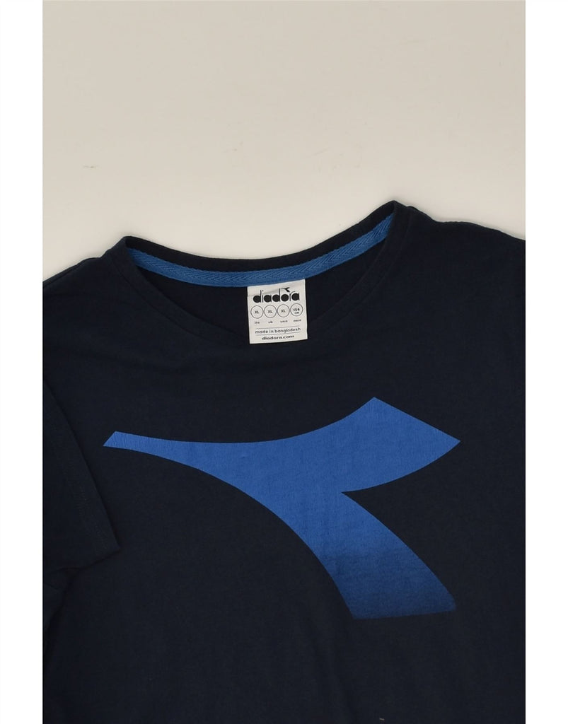 DIADORA Boys Graphic T-Shirt Top 12-13 Years XL Navy Blue Cotton | Vintage Diadora | Thrift | Second-Hand Diadora | Used Clothing | Messina Hembry 