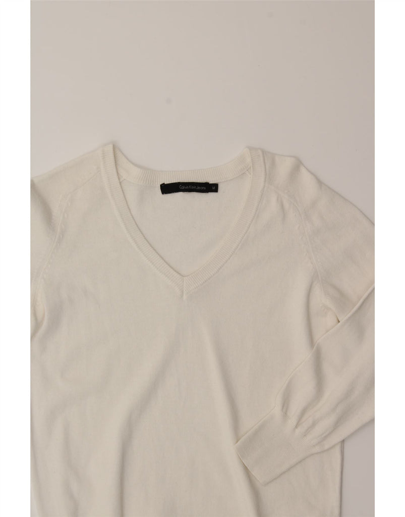CALVIN KLEIN JEANS Womens V-Neck Jumper Sweater UK 12 Medium White Vintage Calvin Klein Jeans and Second-Hand Calvin Klein Jeans from Messina Hembry 