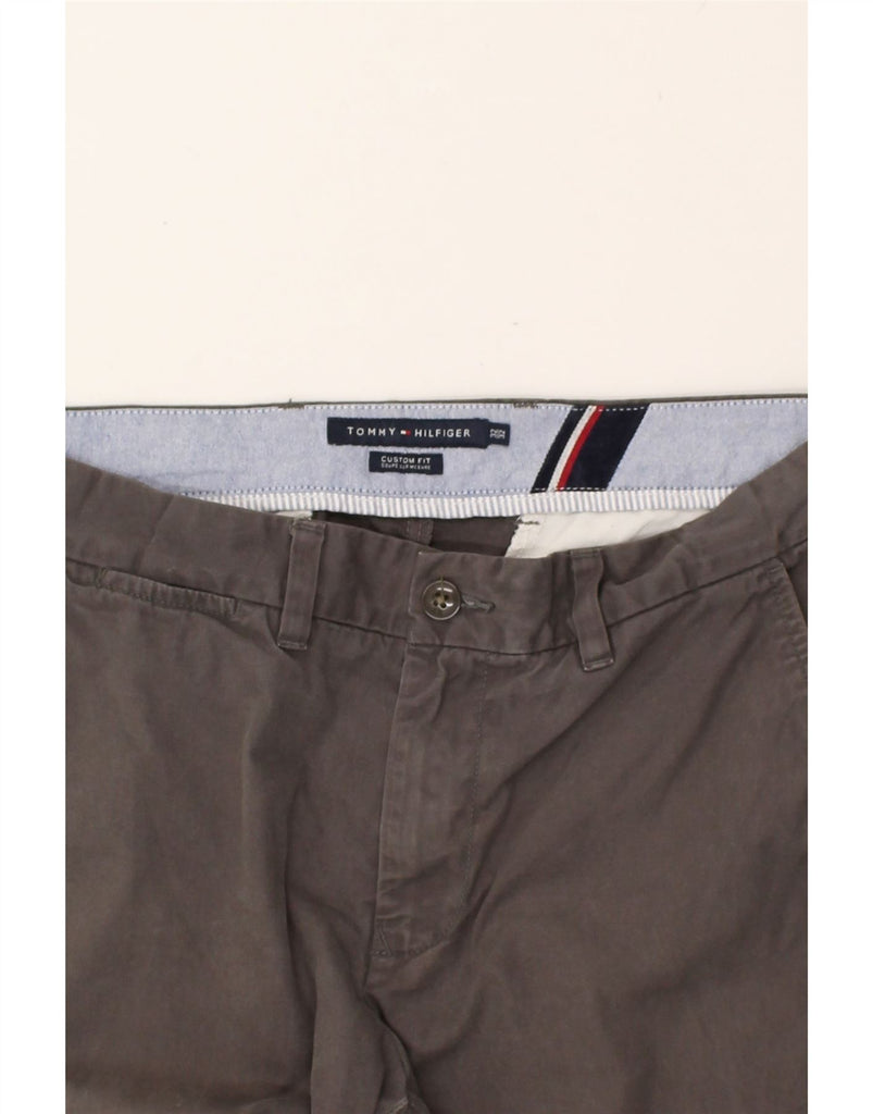 TOMMY HILFIGER Mens Custom Fit Chino Trousers W32 L32 Grey Cotton | Vintage Tommy Hilfiger | Thrift | Second-Hand Tommy Hilfiger | Used Clothing | Messina Hembry 