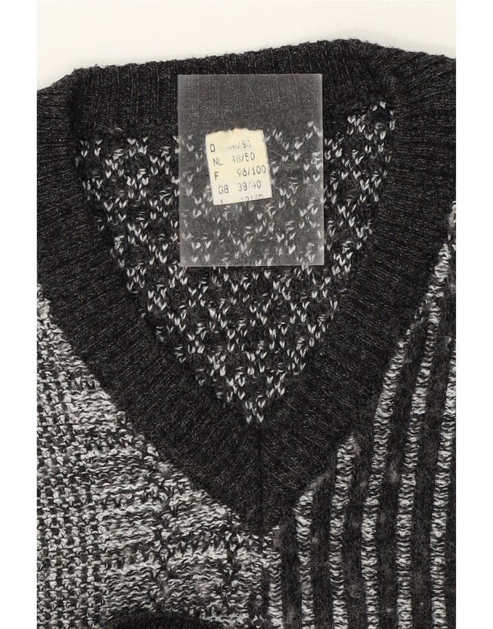 VINTAGE Mens V-Neck Jumper Sweater UK 38/40 Medium Grey Geometric Vintage Vintage and Second-Hand Vintage from Messina Hembry 