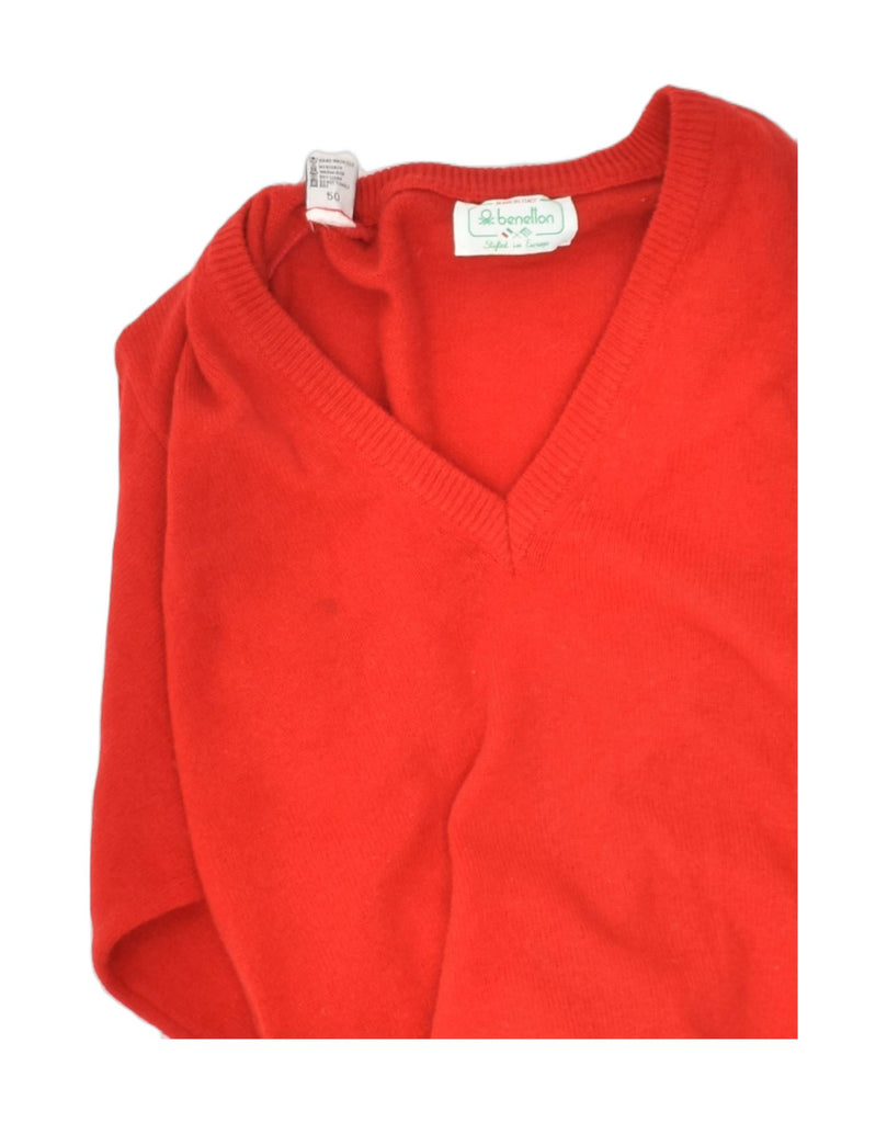 BENETTON Mens V-Neck Jumper Sweater IT 50 Medium Red Wool | Vintage Benetton | Thrift | Second-Hand Benetton | Used Clothing | Messina Hembry 