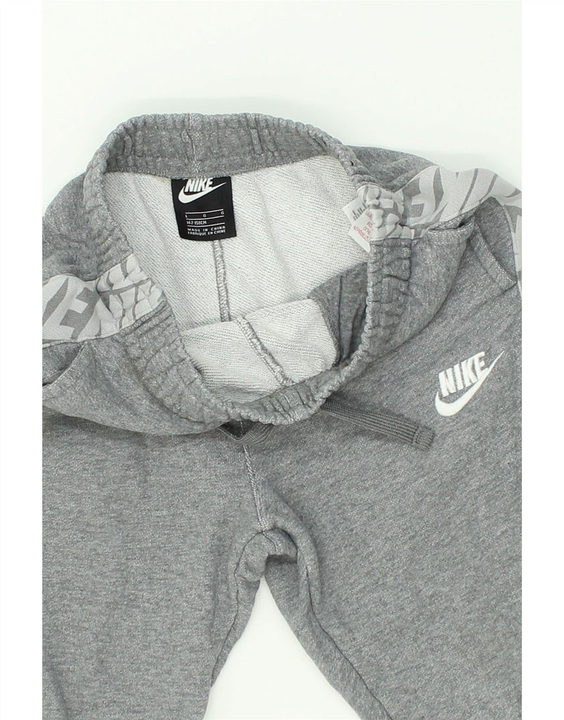 NIKE Boys Graphic Tracksuit Trousers Joggers 12-13 Years Large Grey Cotton | Vintage Nike | Thrift | Second-Hand Nike | Used Clothing | Messina Hembry 