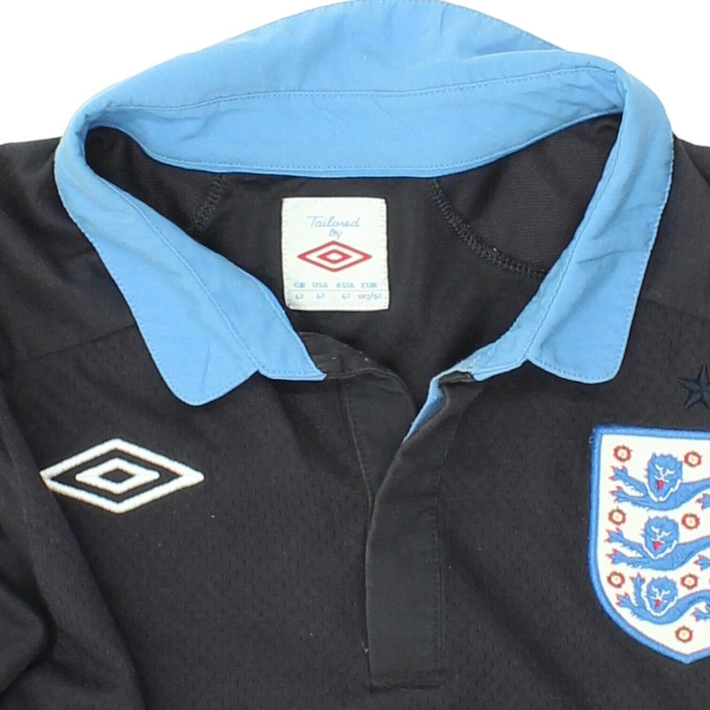 England 12/13 Mens Black Umbro Away Shirt | International Football Sportswear | Vintage Messina Hembry | Thrift | Second-Hand Messina Hembry | Used Clothing | Messina Hembry 