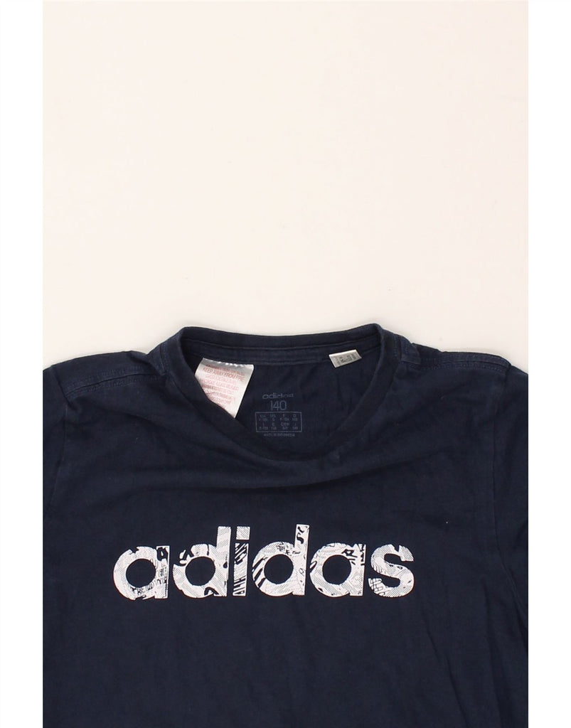 ADIDAS Boys Graphic T-Shirt Top 9-10 Years Navy Blue Cotton | Vintage Adidas | Thrift | Second-Hand Adidas | Used Clothing | Messina Hembry 