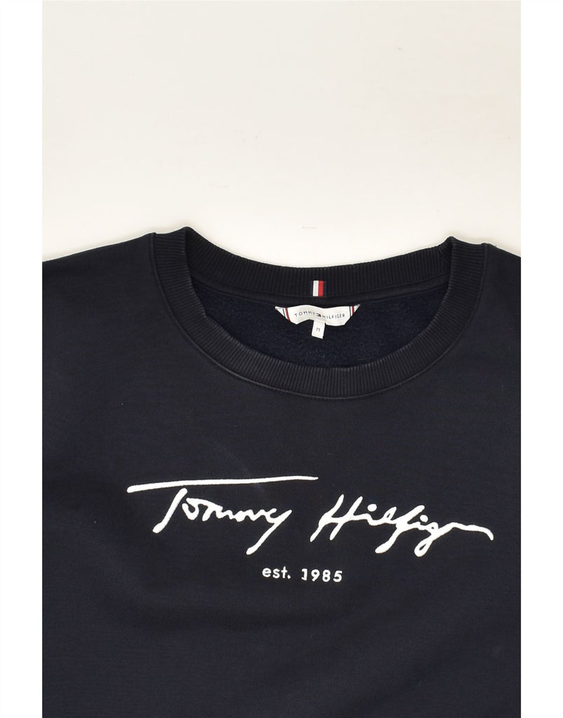 TOMMY HILFIGER Mens Graphic Sweatshirt Jumper Medium Navy Blue Cotton | Vintage Tommy Hilfiger | Thrift | Second-Hand Tommy Hilfiger | Used Clothing | Messina Hembry 