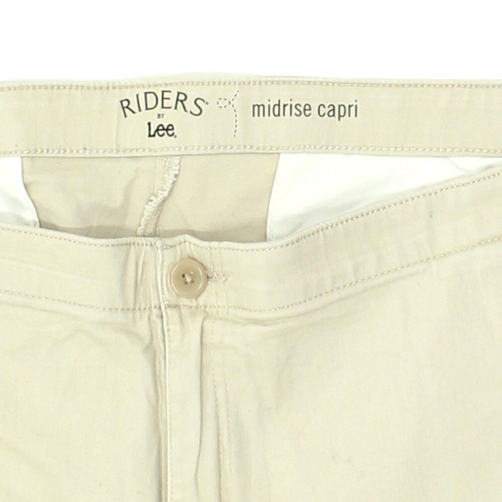 Lee Riders Mens Beige Midrise Capri Chino Shorts | Vintage Designer Summer VTG | Vintage Messina Hembry | Thrift | Second-Hand Messina Hembry | Used Clothing | Messina Hembry 