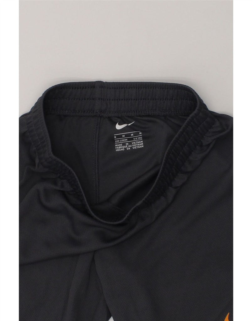 NIKE Boys Sport Shorts 5-6 Years Medium  Black | Vintage Nike | Thrift | Second-Hand Nike | Used Clothing | Messina Hembry 